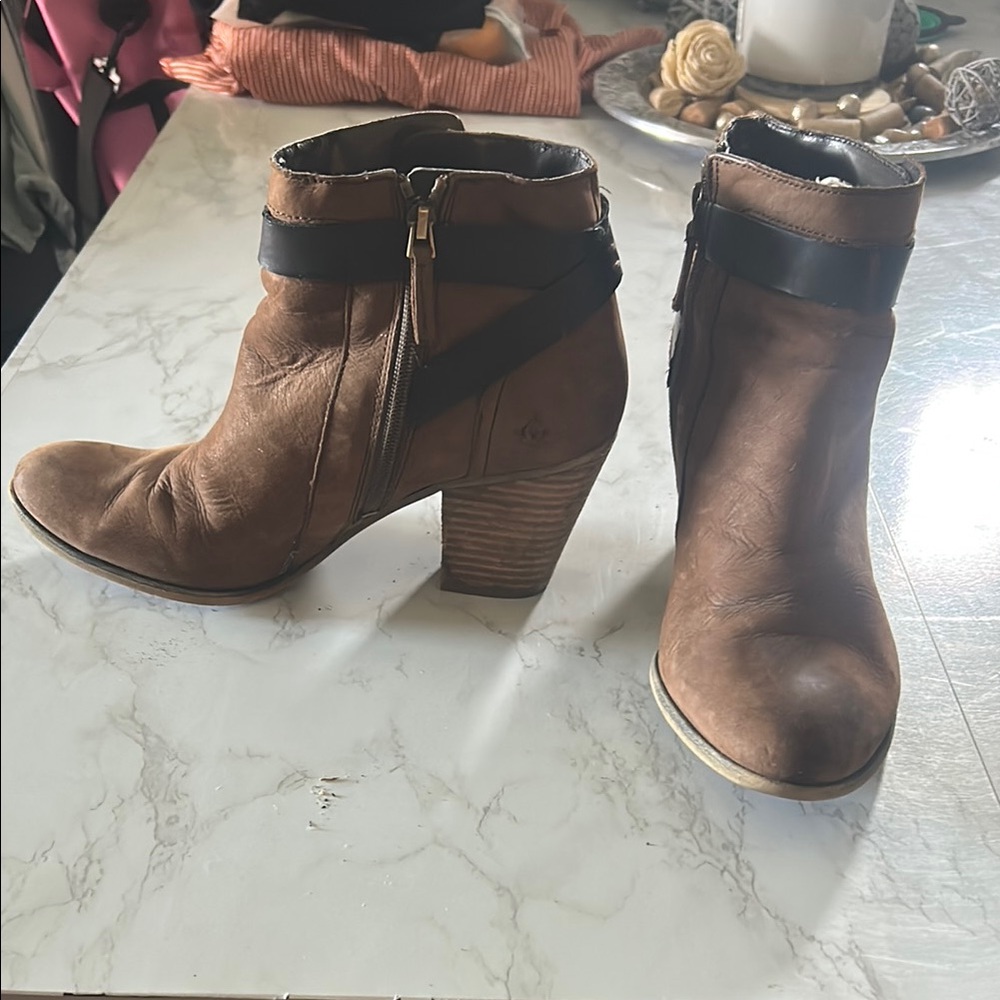 Elegant Brown Heeled Boots for Stylish Outings